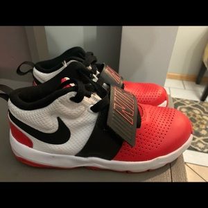 Boys Nike Hustle Tennis Shoes